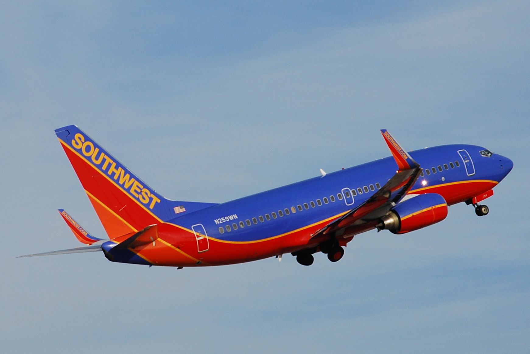 Boeing 737-500 (N259WN) - Southwest 737 taking off from KHOU