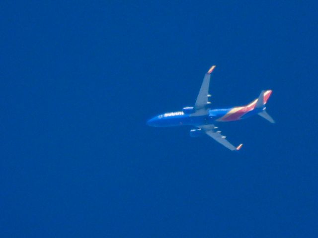 Boeing 737-800 (N8669B)