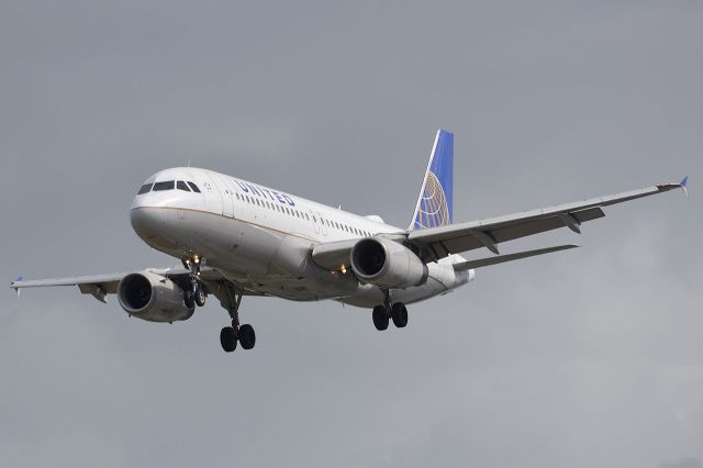 Airbus A320 (N427UA)