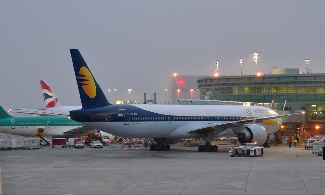 BOEING 777-300ER (VT-JEM) - Jet Airways Boeing 777-35R(ER) VT-JEM in Toronto