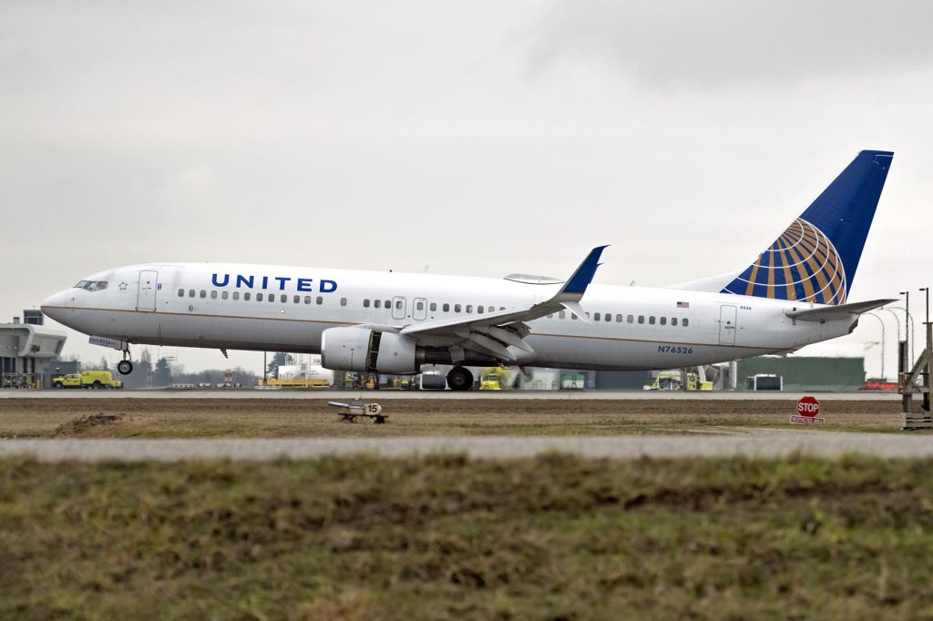 Boeing 737-800 (N76526)