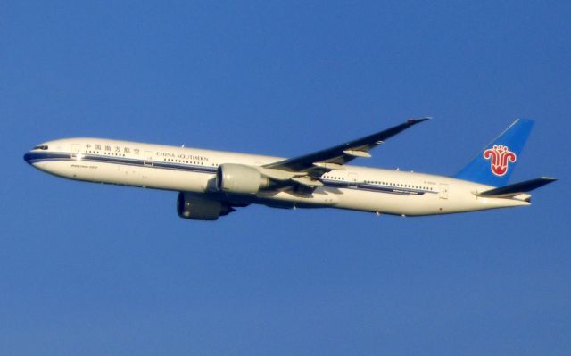 BOEING 777-300ER (B-2029) - Shown here is an China Southern Air Boeing 777-300 a few minutes until landing in the Autumn of 2016.