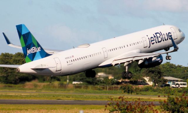 Airbus A321 (N998JE)