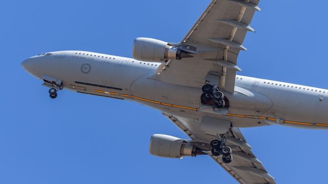 Airbus A330-200 (A39001)