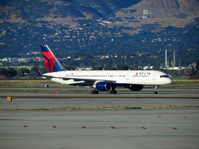 Boeing 757-200 (N692DL)