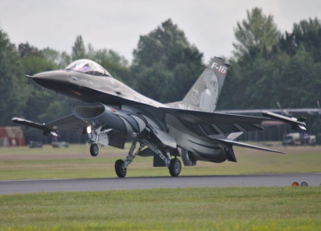 — — - Belgium F16 landing at RIAT '19
