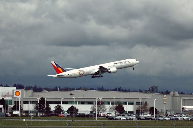 BOEING 777-300 (RP-C7773) - PR126 to JFK,Apr/5/2016