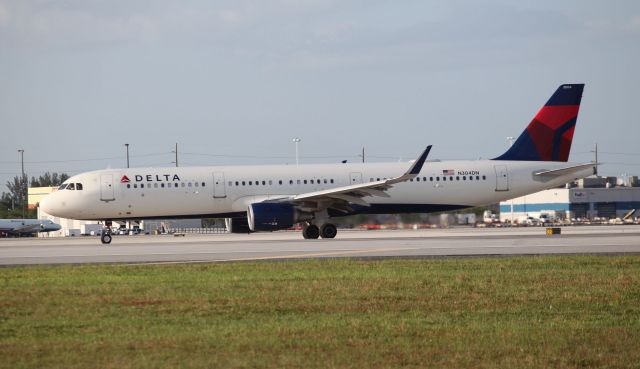 Airbus A321 (N304DN) - Departing from MIA on the evening of the 19th og July, 2018.