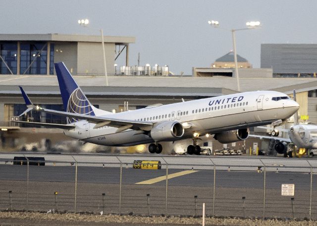 Boeing 737-900 (N72405)