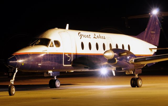 — — - Lakes 745 departs the Merced Regional Airport terminal 02 Oct 2009