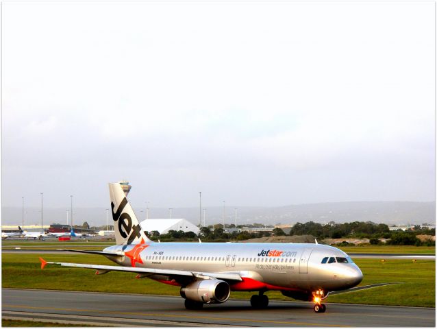 Airbus A320 (VH-VQX)