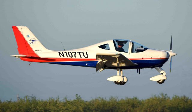 Experimental 100kts (N107TU) - COSTRUZIONI AERONAUTICHE TECNA P2002 SIERRA LANDING RWY 30, MERCED REGIONAL AIRPORT