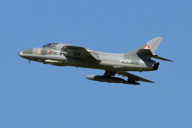 HB-RVR — - Hawker Hunter T-68