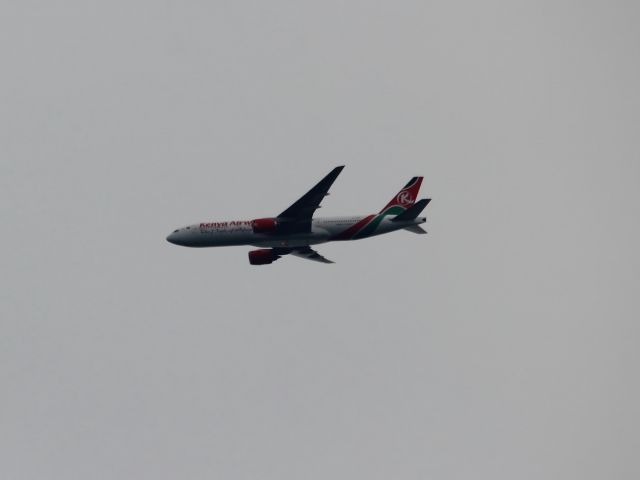 Boeing 777-200 (5Y-KQT)
