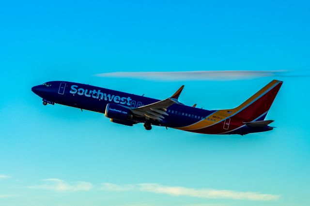 Boeing 737 MAX 8 (N8721J) - Southwest Airlines 737 MAX 8 taking off from PHX on 11/9/22. Taken with a Canon R7 and Tamron 70-200 G2 lens.