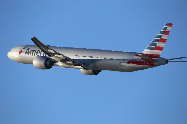 BOEING 777-300ER (N736AT)