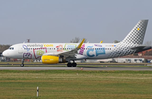 Airbus A320 (EC-LZM) - Vuelings special "Coruña Turismo" livery