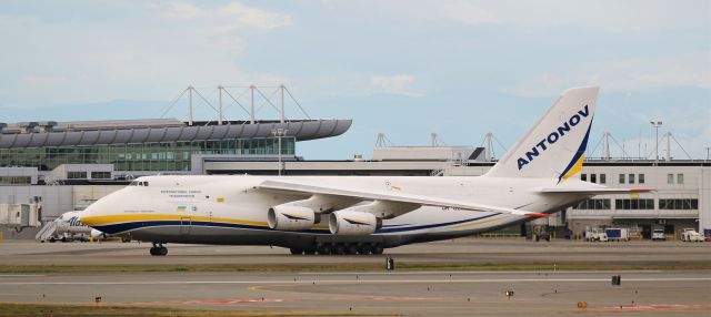 Antonov An-124 Ruslan (UR-82073)