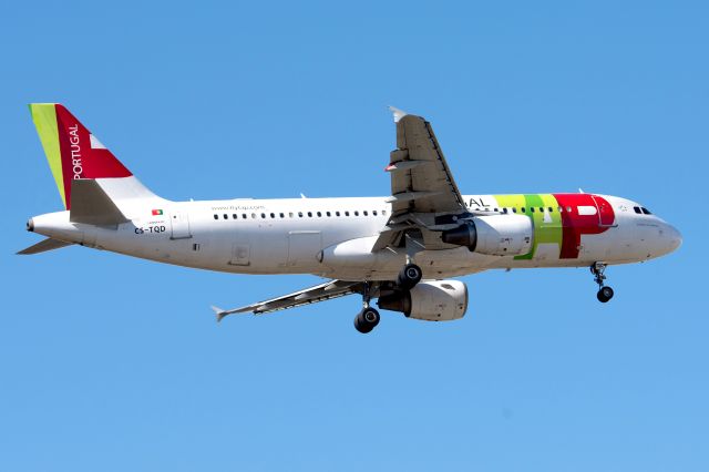 Airbus A320 (CS-TQD)