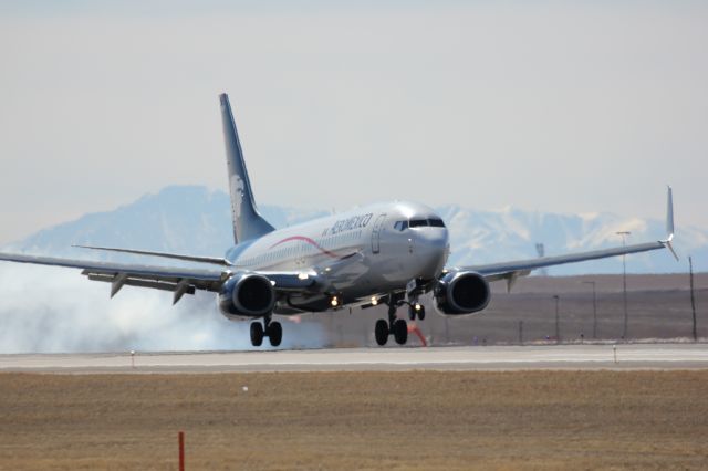 Boeing 737-800 (XA-AMJ) - Landing on 35L with a bit of a crosswind. Only one bounce!