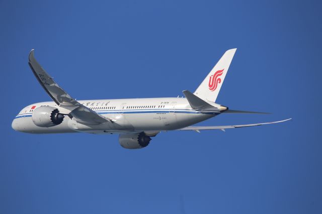 Boeing 787-9 Dreamliner (B-7879)