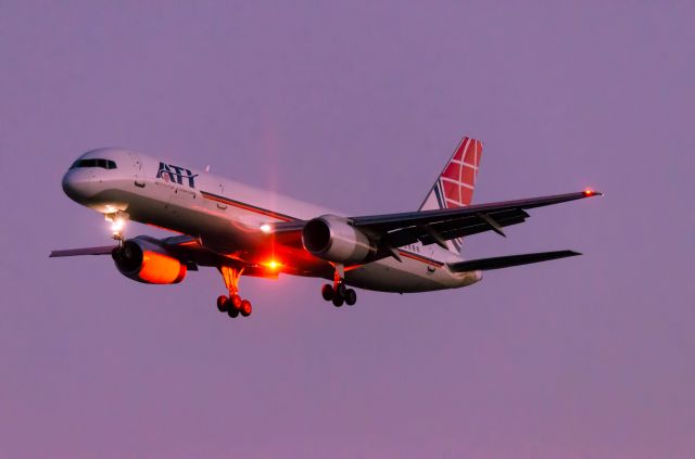 Boeing 757-200 (N752CX)