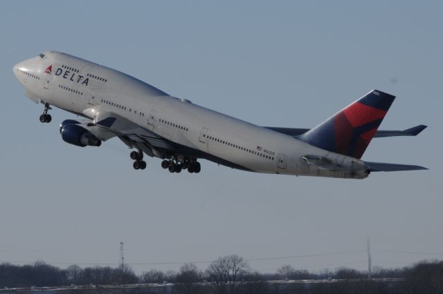 Boeing 747-400 (N663US)