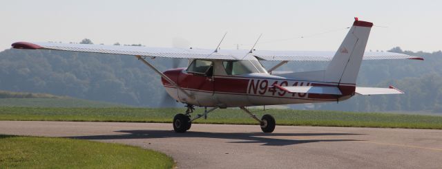 Cessna Skyhawk (N9494U) - Departing rwy 27...