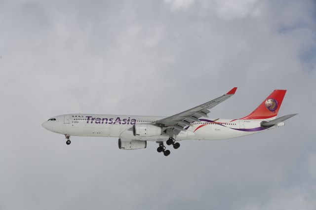 Airbus A330-300 (B-22102) - 07 February 2016:TPE-HKD.