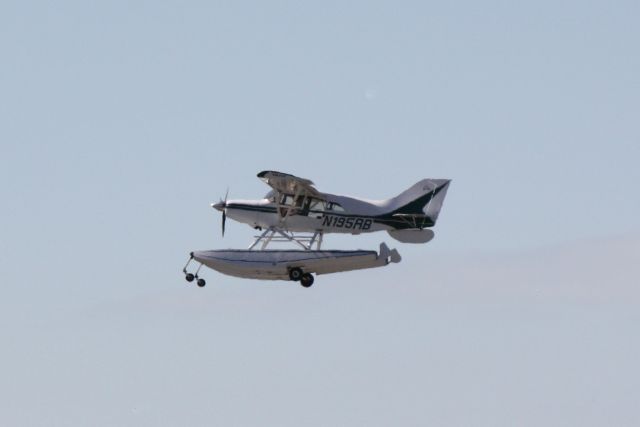 MAULE MT-7-260 Super Rocket (N195RB) - Maule M-7 (N195RB) departs Sarasota-Bradenton International Airport