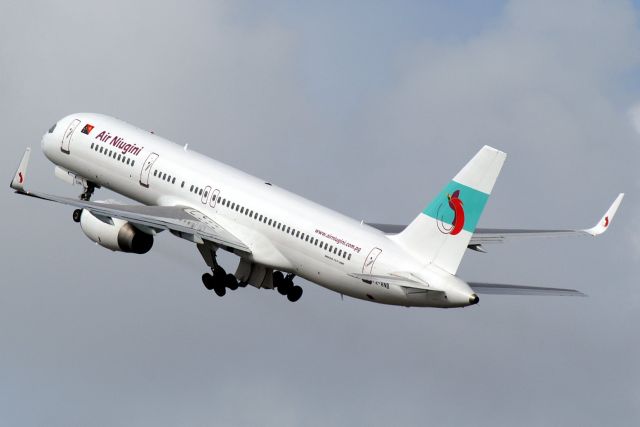 Boeing 757-200 (P2-ANB)