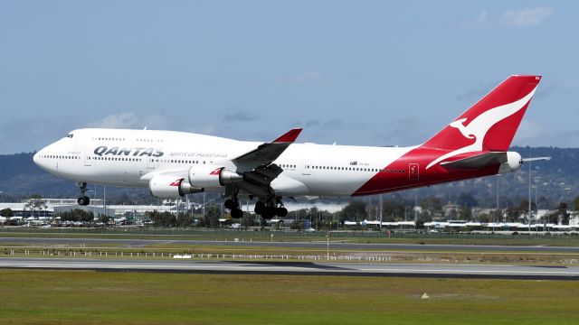 Boeing 747-400 (VH-OEG) - Boeing 747-438 Qantas VH-OEG runway 03 YPPH 29/09/18