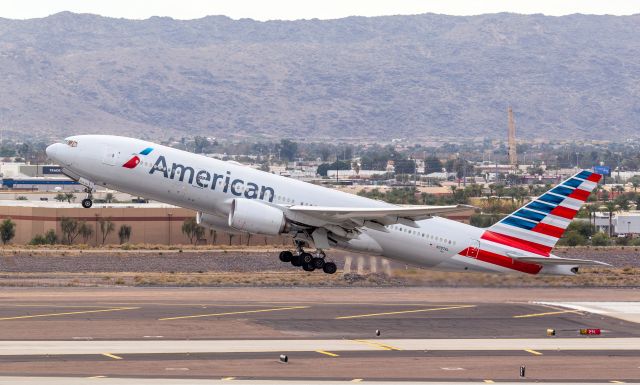 Boeing 777-200 (N787AL) - Spotted at KPHX on December 17, 2020