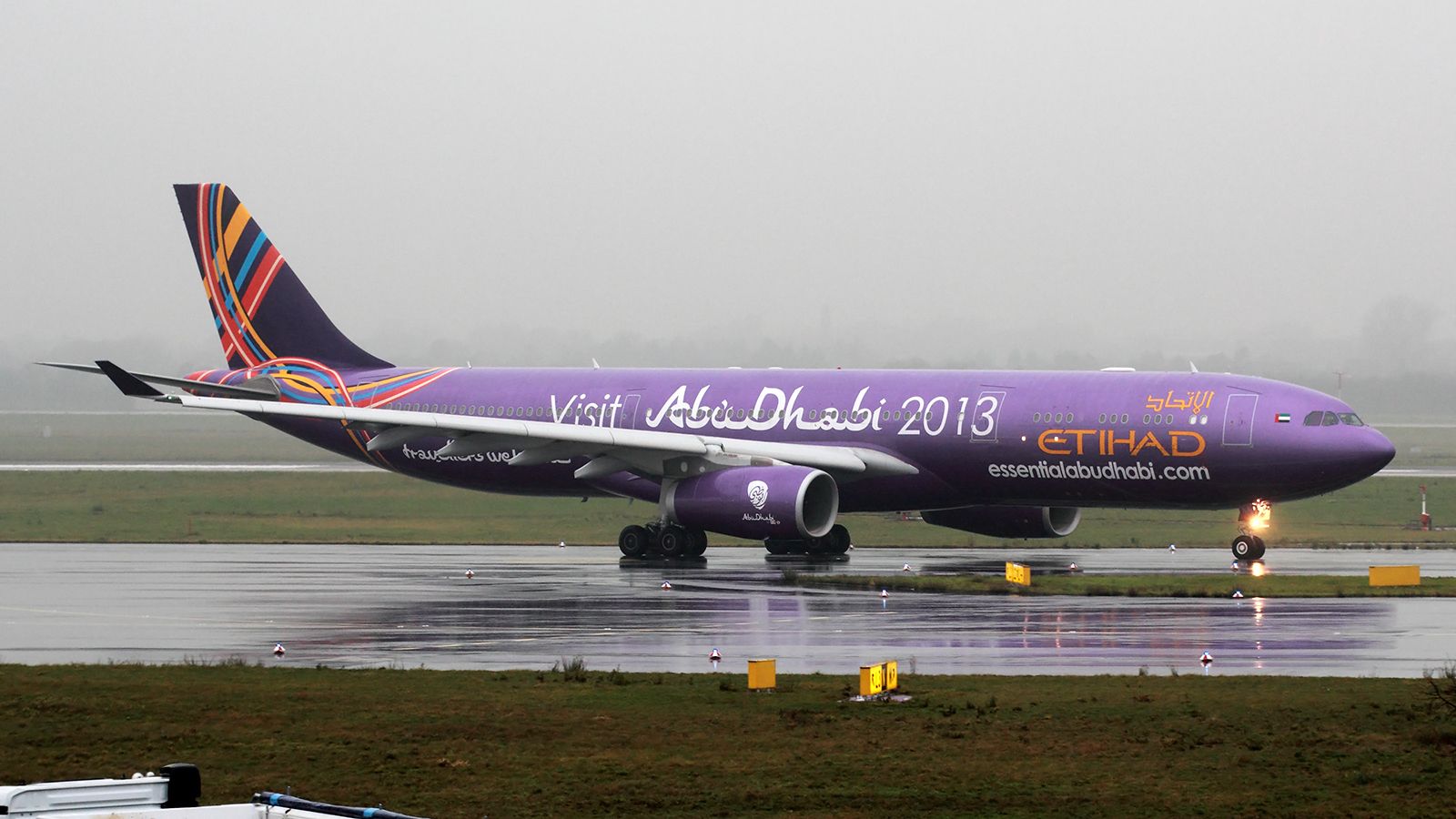 Airbus A330-300 (A6-AFA)