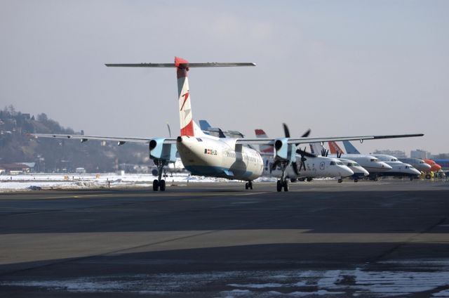 de Havilland Dash 8-400 (OE-LGD) - Charter Saturday at Innsbruck