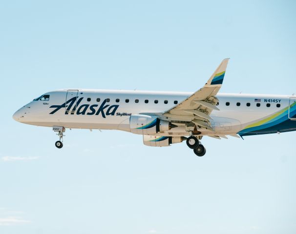 EMBRAER 175 (long wing) (N414SY)