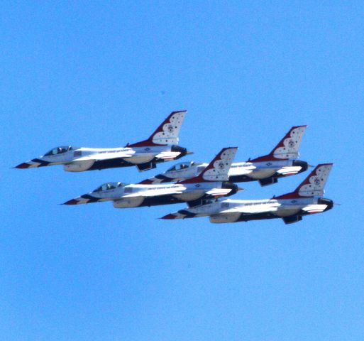 Lockheed F-16 Fighting Falcon — - Great Pacific Airshow, Huntington Beach, CA - USAF Thunderbirds make it a second year in a row to perform 