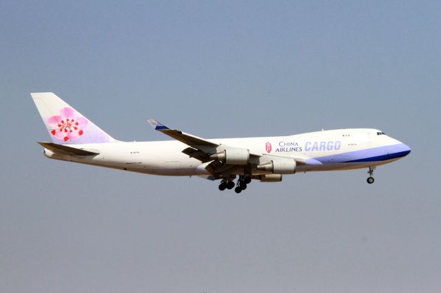 Boeing 747-400 (B-18715)