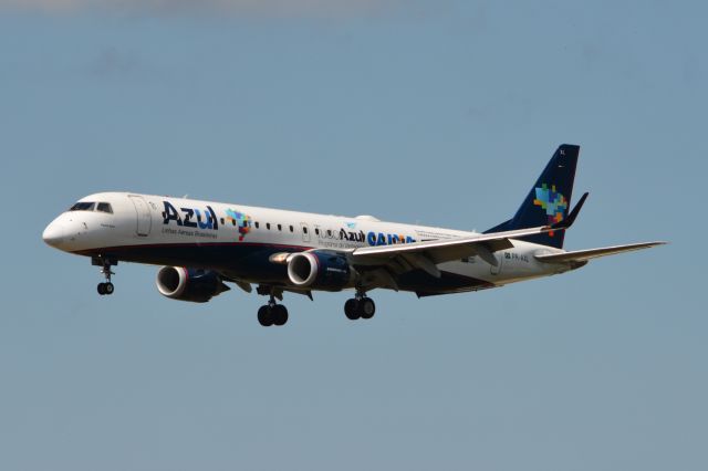 Embraer ERJ-190 (PR-AXL)