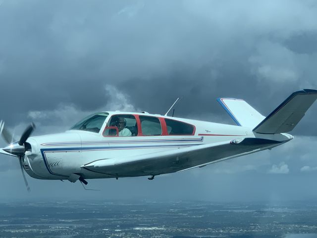 N6019F — - Flying formation on a Baron B55