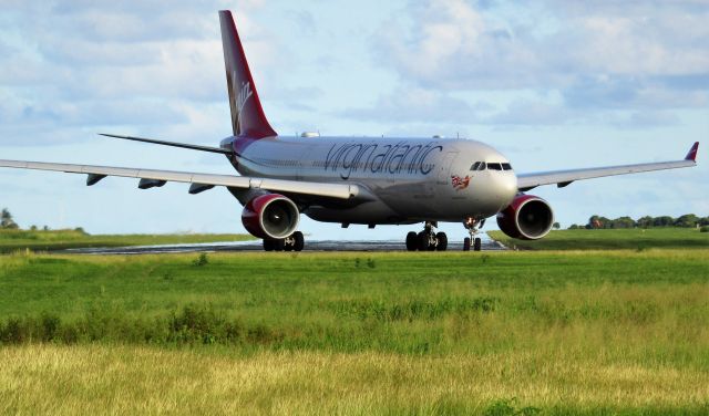 Airbus A330-200 (G-VMNK)