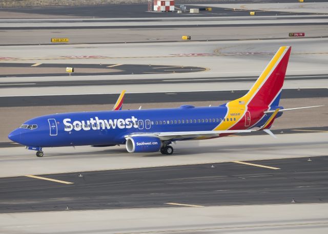 Boeing 737-800 (N8684F)