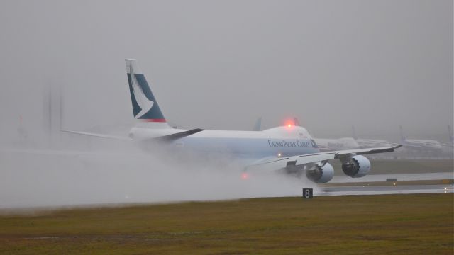 BOEING 747-8 (B-LJM) - BOE563 kicks up a nice spray during its takeoff roll on Rwy 16R for a flight test on a very wet Sunday 12/22/13. The aircraft is using temporary reg N5020K. (LN:1486 cn 43825).