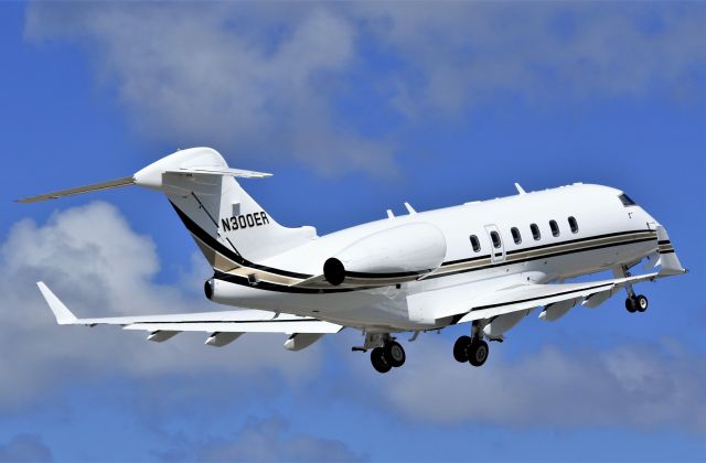 Bombardier Challenger 300 (N300ER)