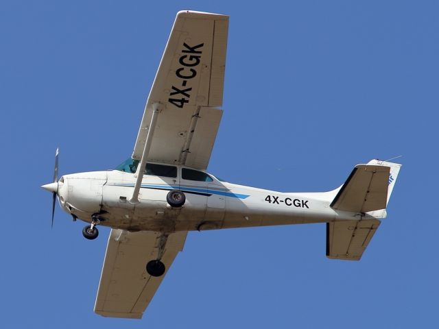 Cessna Skyhawk (4X-CGK) - 12/05/2020: A training maneuver with a "low-approach"  to runway 12.