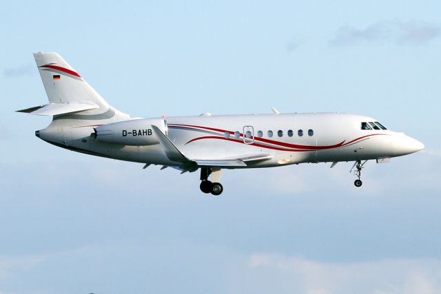 Dassault Falcon 2000 (D-BAHB) - MHS Aviation Falcon 2000LX on short finals for rwy 24 on 7-Sep-18 arriving from LEGE as MHV20Y.