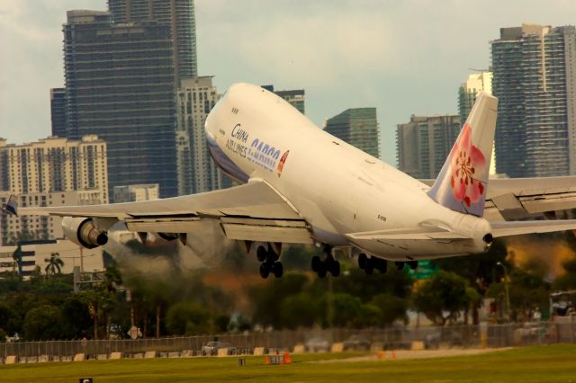 Boeing 747-400 (B-18706) - Nice shot of a Queen of the Sky leaving Miami International