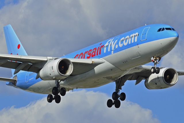Airbus A330-200 —