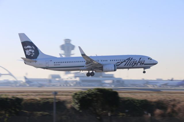 Boeing 737-800 (N551AS)