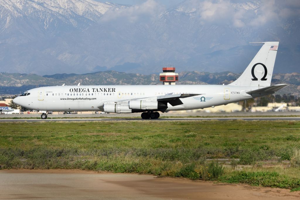 Boeing 707-300 (N707MQ) - What a beauty. 02-05-23